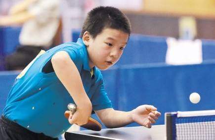 门将受到膝 门将受到膝