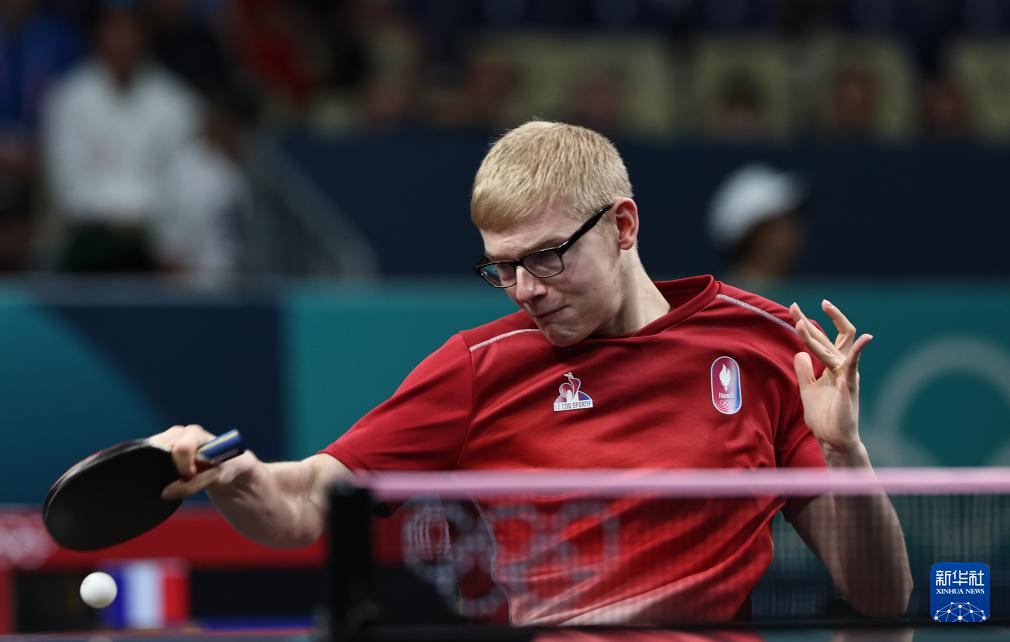 他先用短传 他先用短传